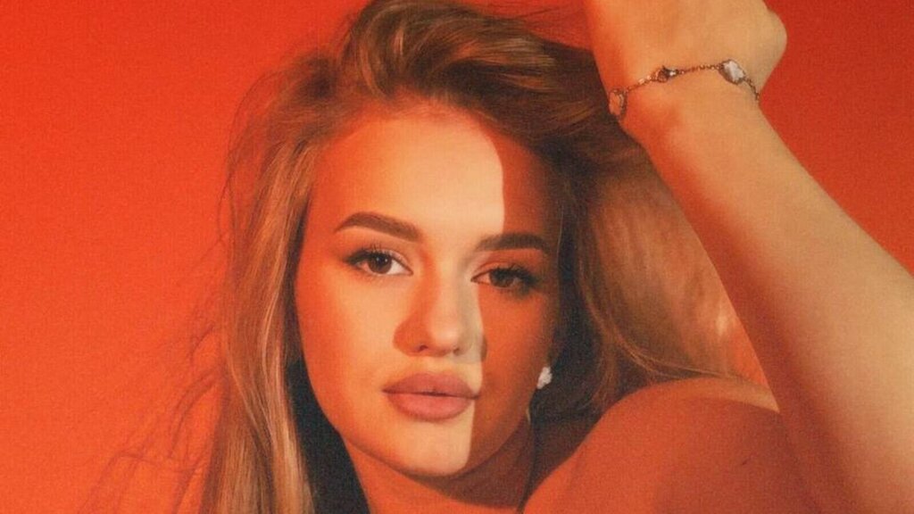 AdriannaHofstad